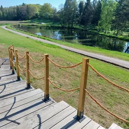 Sous Le Marronnier Jusqu'à 10 Personnes Hébergement de vacances *