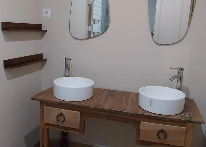 Sous Le Marronnier Jusqu'a 10 Personnes * Hadol