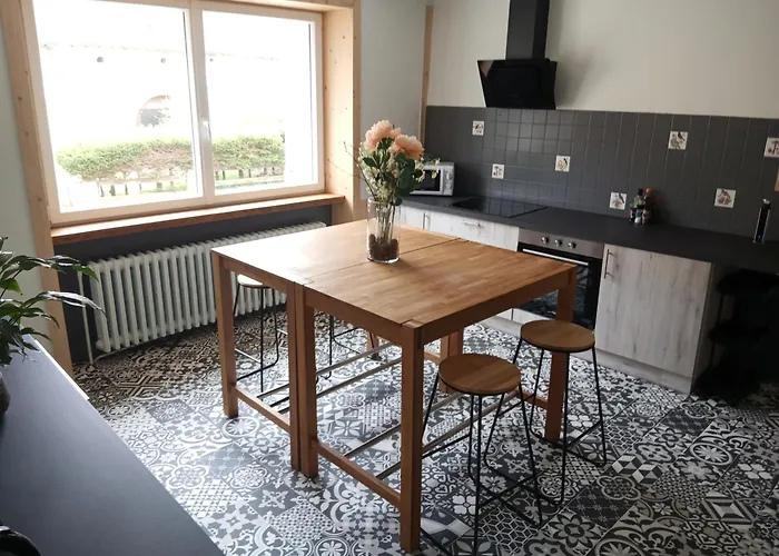 Sous Le Marronnier Jusqu'a 10 Personnes Hadol